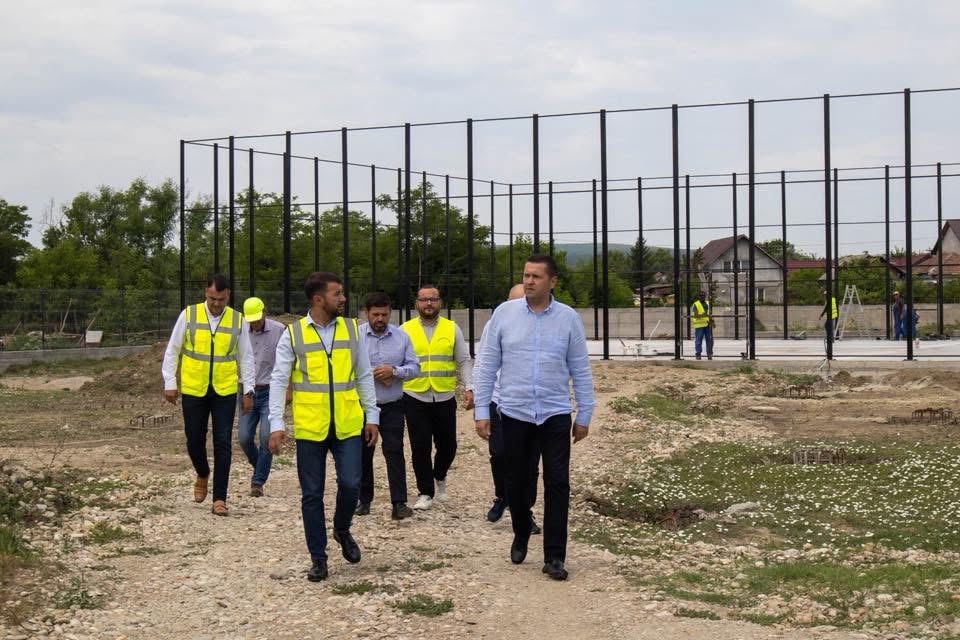 Investiții majore în comuna Aninoasa: Vizită oficială a președintelui CJ Dâmbovița, Corneliu Ștefan, și a prefectului Marian Tănase